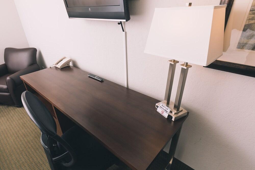 Service Plus Inns And Suites Grande Prairie Kültér fotó
