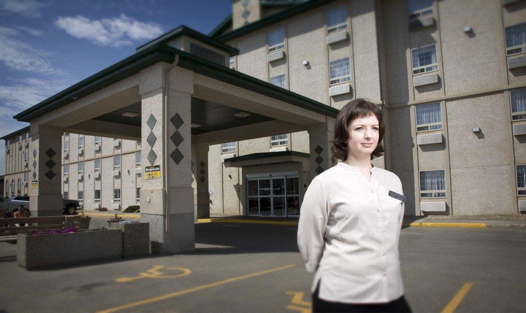 Service Plus Inns And Suites Grande Prairie Kültér fotó