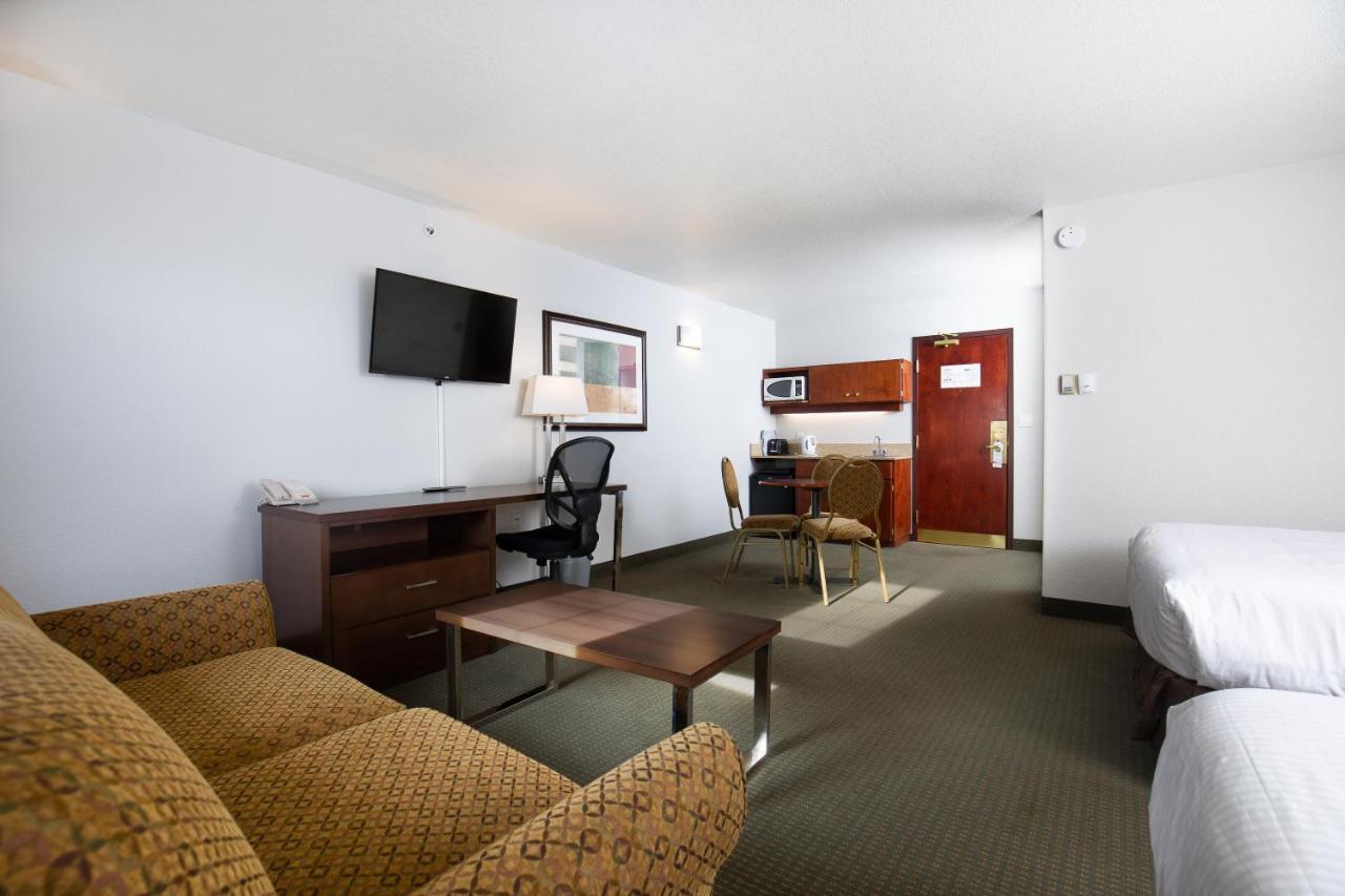 Service Plus Inns And Suites Grande Prairie Kültér fotó