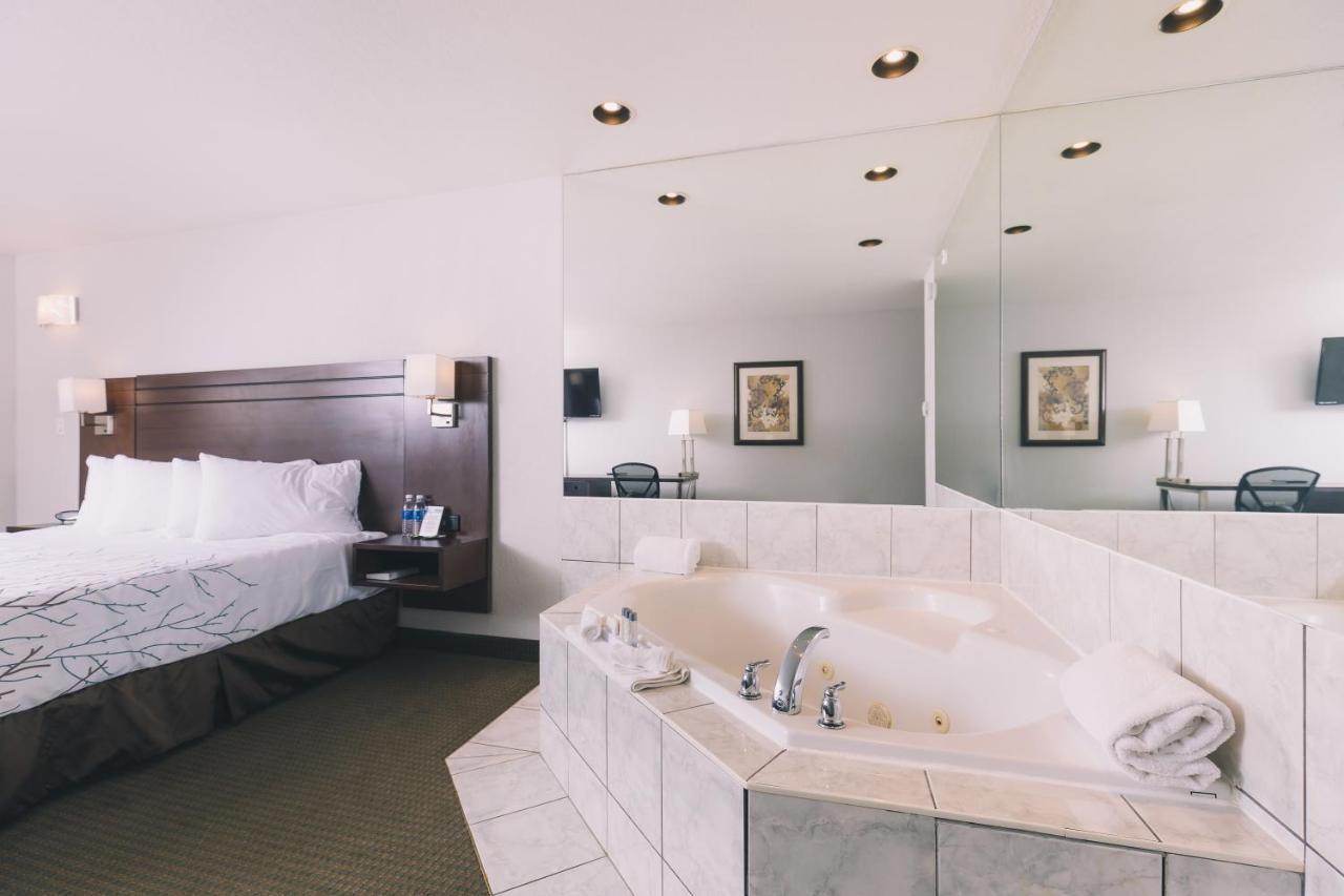 Service Plus Inns And Suites Grande Prairie Kültér fotó