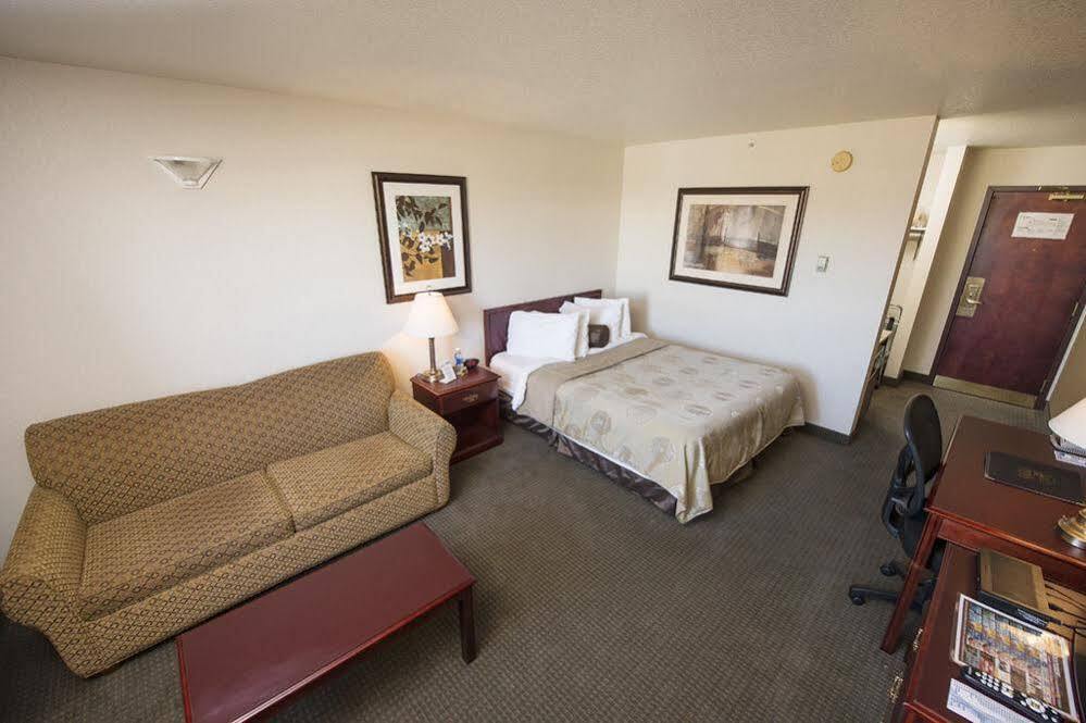 Service Plus Inns And Suites Grande Prairie Kültér fotó