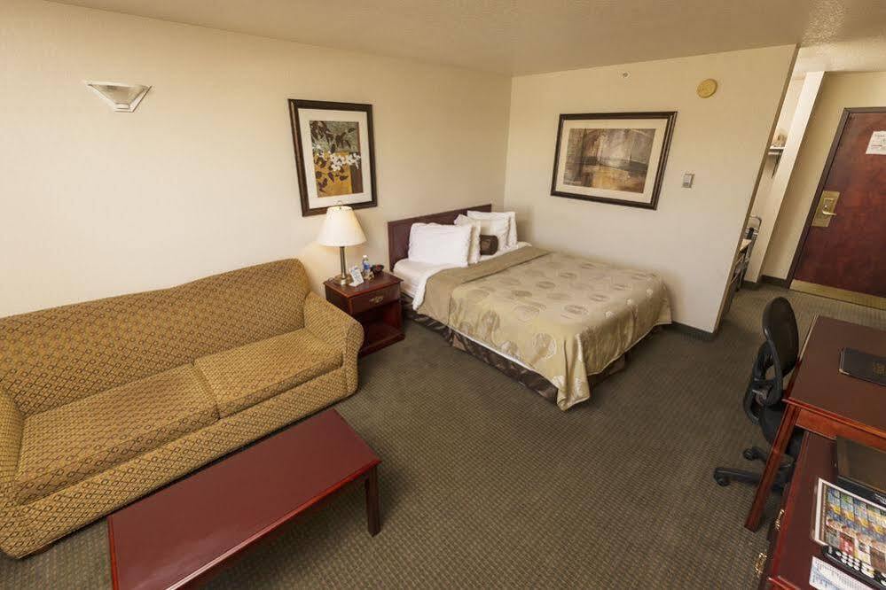 Service Plus Inns And Suites Grande Prairie Kültér fotó